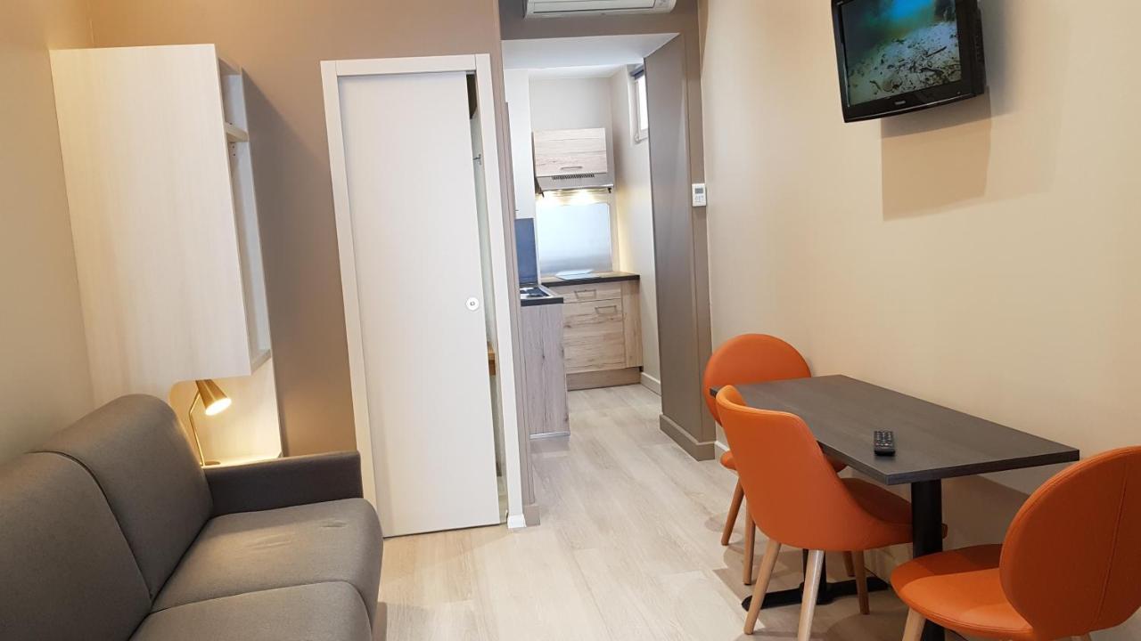Hotel Montaigne ซาร์ลา-ลา-กาเนดา ภายนอก รูปภาพ