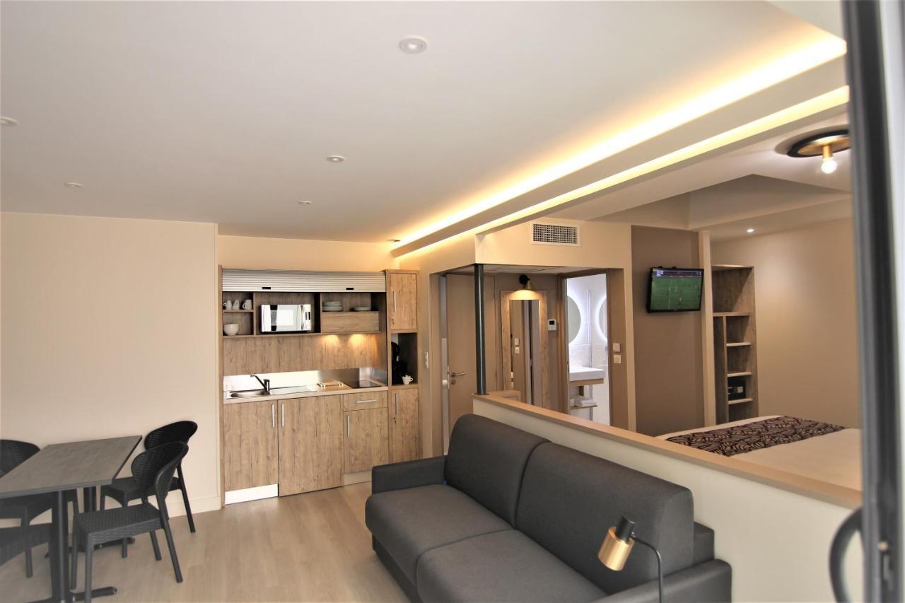 Hotel Montaigne ซาร์ลา-ลา-กาเนดา ภายนอก รูปภาพ