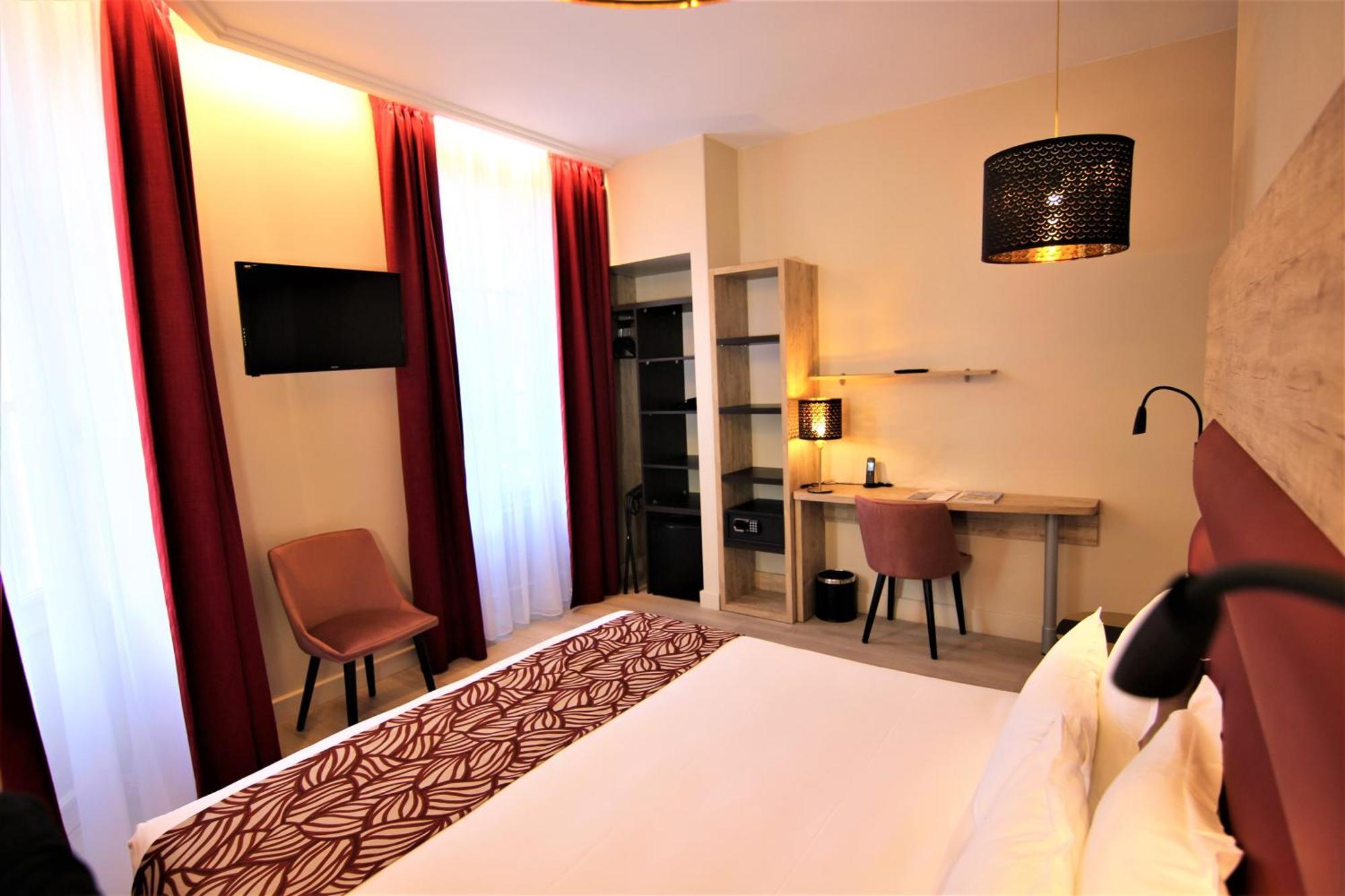 Hotel Montaigne ซาร์ลา-ลา-กาเนดา ภายนอก รูปภาพ