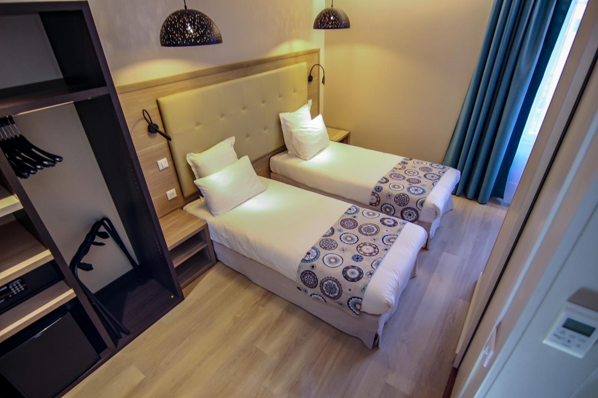 Hotel Montaigne ซาร์ลา-ลา-กาเนดา ภายนอก รูปภาพ